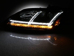 Для Audi TT с 2006 года выпуска. Тюнинг! Комплект передней оптики под штатный БИ-ксенон. Черные.