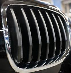 Для BMW X5 E70, X6 E71 2007-2014 Решетки радиатора, стиль рестайлинг, хромированный обод и черные с изломом ребра.